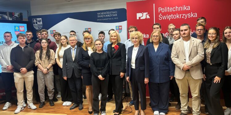 01.10.2025. Kielce. Rozpoczął się nabór do programu stypendialnego dla studentów I roku Uniwersytetu Jana Kochanowskiego w Kielcach i Politechniki Świętokrzyskiej / Fot. Izabela Mortas-Rubak - Radio Kielce