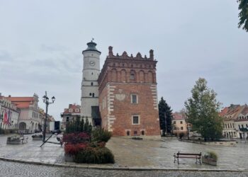 Renesansowy ratusz w Sandomierzu wymaga remontu - Radio Kielce 30.10.2025. Sandomierz. Ratusz, Rynek / Fot. Grażyna Szlęzak-Wójcik - Radio Kielce