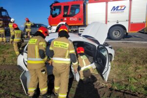 Zderzenie dwóch samochodów. Jedna osoba ranna - Radio Kielce 29.10.2025. Goźlice. Wypadek / Fot. PSP Sandomierz, KPP Sandomierz