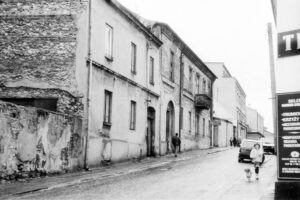 Kielce. Ulica Wesoła. Lata 1980-1988. Widok od strony ulicy Bodzentyńskiej / źródło: facebook.com/KielceNaPrzestrzeniLat
