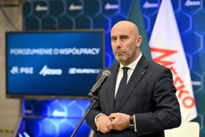 22.10.2025. Pionki. Podpisanie umowy współpracy między PGZ, Mesko a Eurenco / Fot. PAP/Piotr Polak