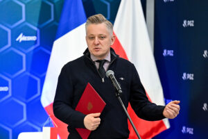 22.10.2025. Pionki. Podpisanie umowy współpracy między PGZ, Mesko a Eurenco / Fot. PAP/Piotr Polak