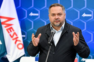 22.10.2025. Pionki. Podpisanie umowy współpracy między PGZ, Mesko a Eurenco / Fot. PAP/Piotr Polak