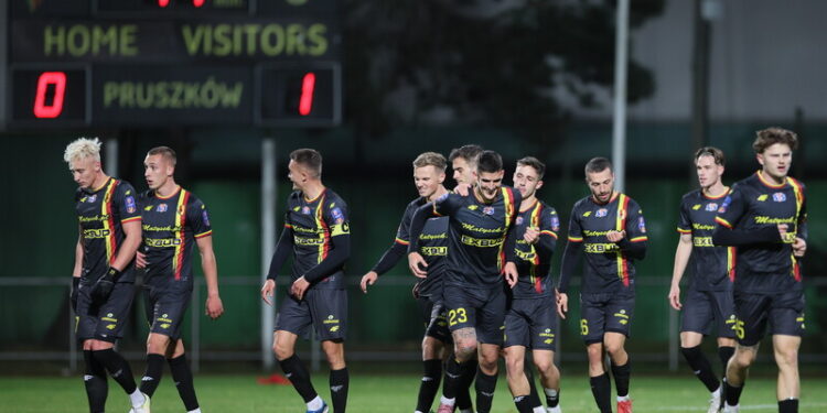 Korona zdemolowała gospodarzy - Radio Kielce Korona zdemolowała gospodarzy