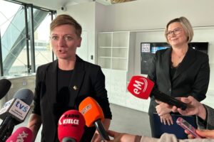 Na zdjęciu: Agata Wojda, prezydent Kielc i Barbara Damian, dyrektor Zarządu Transportu Miejskiego w Kielcach / Fot. Marcin Marszałek - Radio Kielce