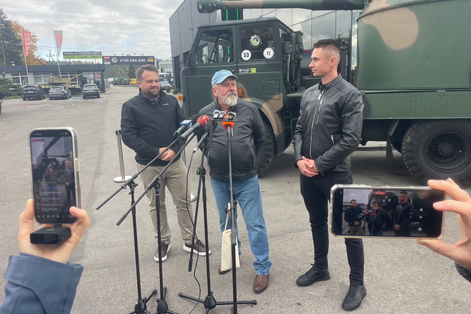 Ósmy „staruś” stanął przy siedzibie firmy Star San Duo - Radio Kielce 15.10.2025. Starachowice. „Staruś” przed firmą Star San Duo / Fot. Anna Głąb - Radio Kielce