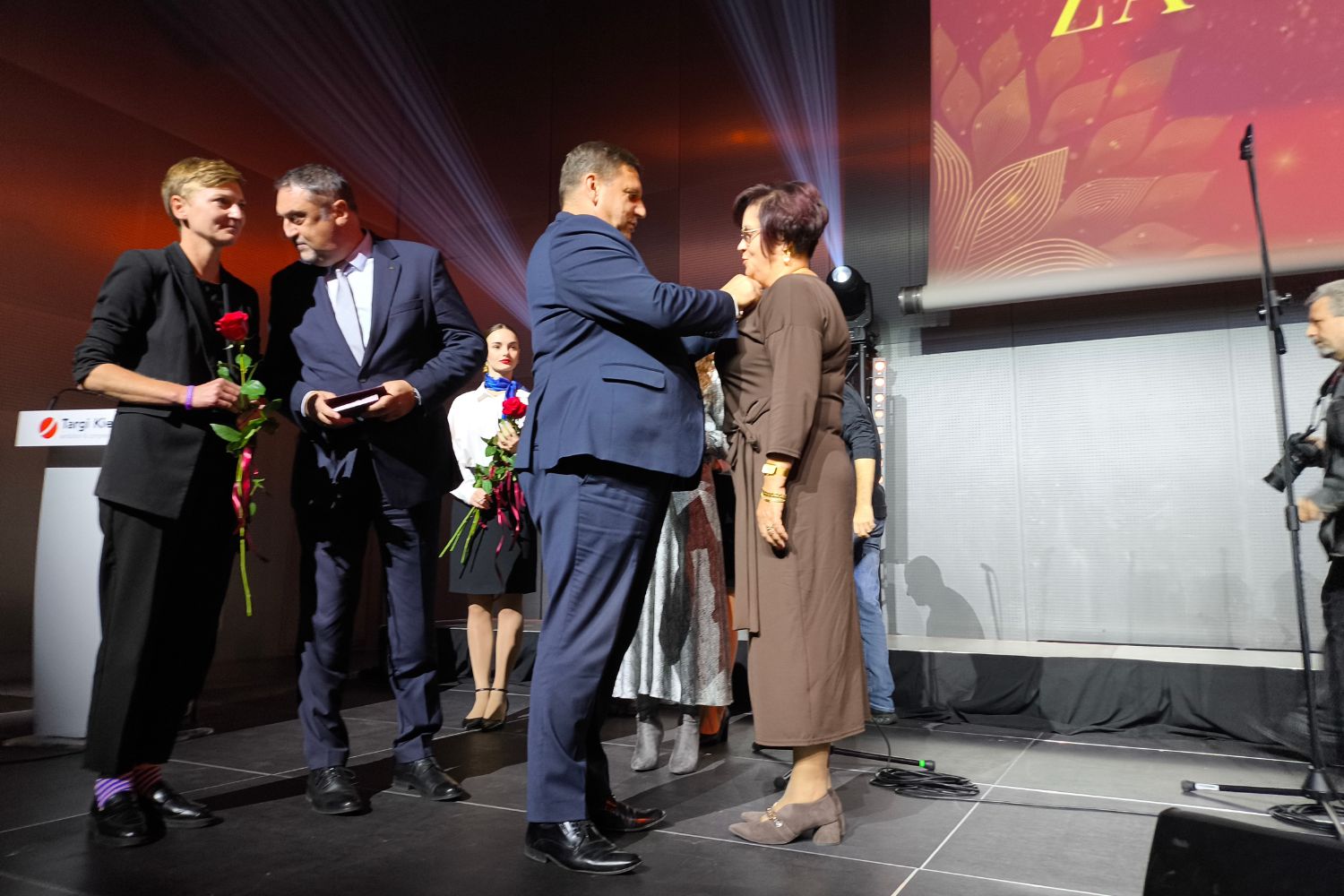 Nauczyciele z Kielc z medalami i nagrodami - Radio Kielce 20.10.2025. Kielce. Targi Kielce. Miejskie obchody Dnia Edukacji Narodowej / Fot. Dariusz Kuc - Radio Kielce
