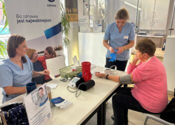 20.10.2025. Kielce. Przychodnia PZU Zdrowie Centrum Medyczne w Kielcach. Bezpłatne badania i porady specjalistów / Fot. Iwona Murawska-Bujnowicz - Radio Kielce