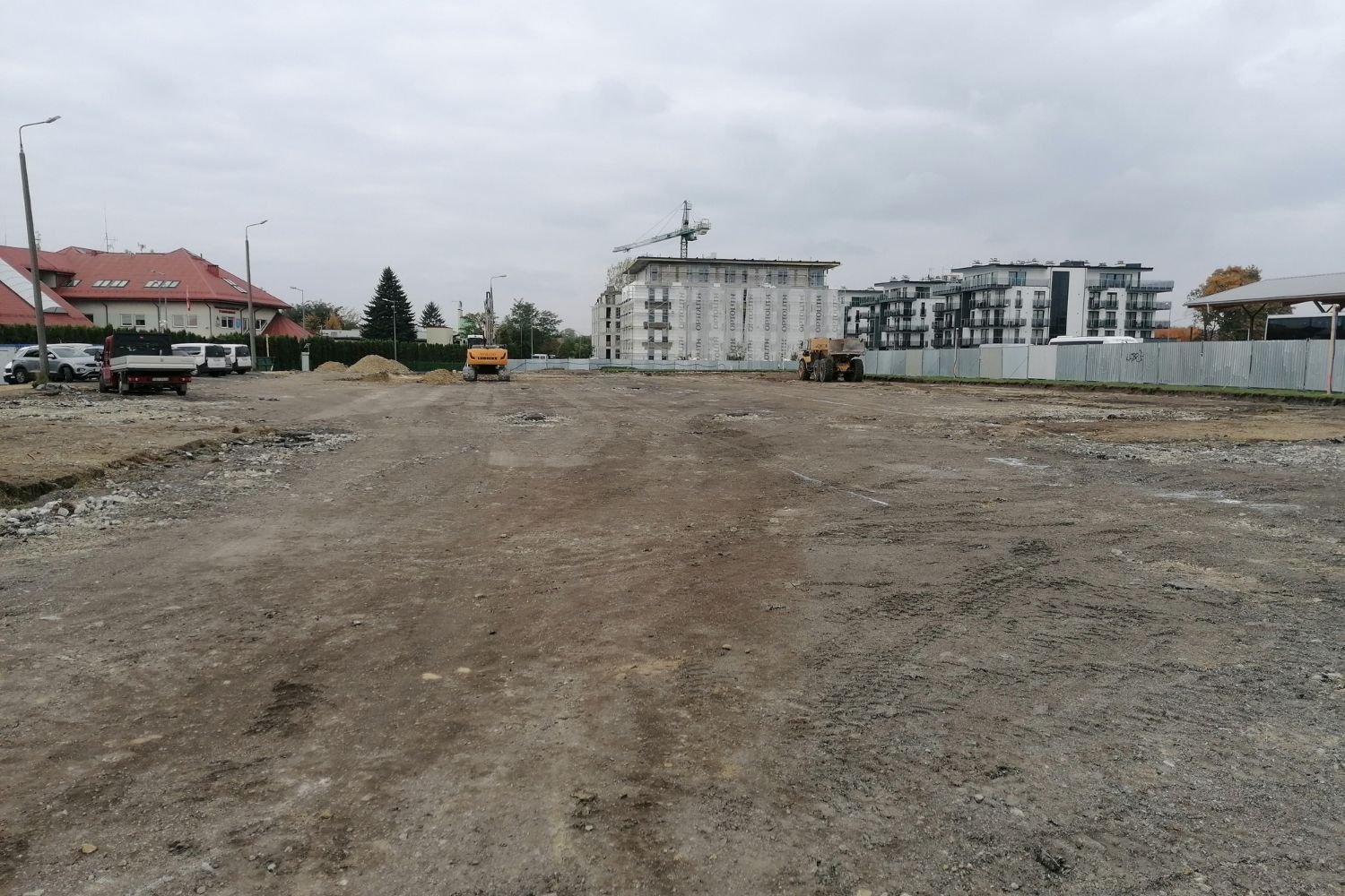 W Busku-Zdroju łatwiejsze życie będą mieli kierowcy oraz piesi - Radio Kielce 21.10.2025. Busko-Zdrój. Budowa pięciokondygnacyjnego parkingu na 500 miejsc / Fot. Marta Gajda-Kruk - Radio Kielce
