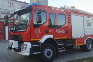 Pożar w mieszkaniu na ostrowieckim osiedlu. Jedna osoba ranna - Radio Kielce 25.10.2025. Ostrowiec Świętokrzyski. Osiedle Rosochy. Pożar / Fot. Ratownictwo Powiatu Ostrowieckiego
