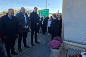 W Ostrowcu upamiętniono ofiary zamordowane przez Niemców - Radio Kielce 31.10.2025. Ostrowiec Świętokrzyski. Rocznica rozstrzelania 20 mieszkańców miasta w 1943 roku / Fot. UM Ostrowiec Świętokrzyski