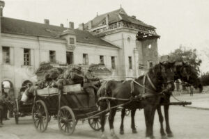 Historia kieleckich ulic. Plac Niepodległości - Radio Kielce Kielce. Wrzesień 1939 r. / źródło: fotopolska.eu