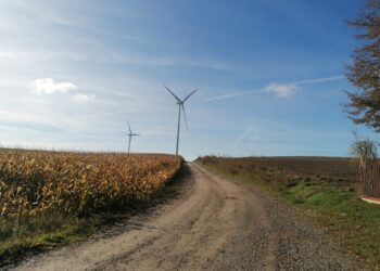 Droga po budowie farmy wiatrowej do remontu