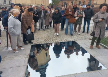 04.10.2025. Kielce. Odsłonięcie instalacji artystycznej „Niebo Kielc” Marka Cecuły / Fot. Piotr Sawa - Radio Kielce