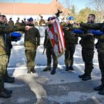 25.10.2025. Kielce. Centrum Przygotowań do Misji Zagranicznych w Kielcach. Żołnierze ósmej zmiany turnusu szkoleniowego zasadniczej służby wojskowej złożyli przysięgę / Fot. CPdMZ - Facebook