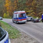 17-latek uderzył motocyklem w drzewo