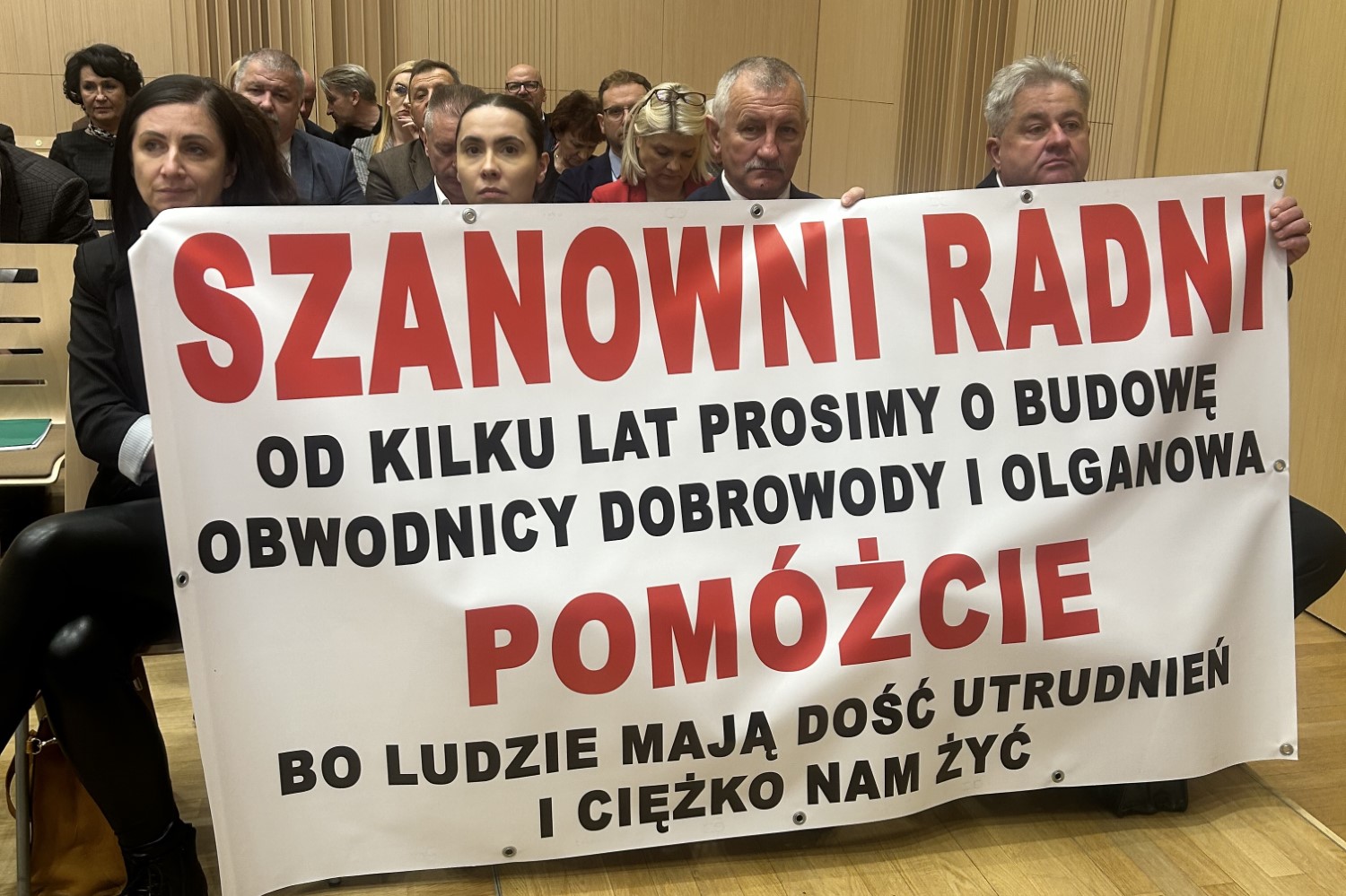Przyszli na sesję, by walczyć o obwodnicę - Radio Kielce 27.10.2025. Kielce. Sesja sejmiku województwa / Fot. Izabela Mortas-Rubak - Radio Kielce