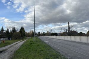 Ważna droga w Nowinach doczeka się przebudowy? - Radio Kielce 30.10.2025. Nowiny. Fragment ul. Chorzowskiej, który ma być modernizowany / Fot. Marcin Marszałek - Radio Kielce