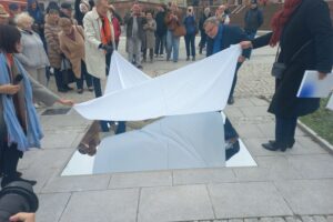 04.10.2025. Kielce. Odsłonięcie instalacji artystycznej „Niebo Kielc” Marka Cecuły / Fot. Piotr Sawa - Radio Kielce