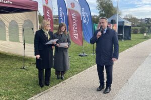 22.10.2025. Staszów. Aleja 500-lecia Staszowa / Fot. Grażyna Szlęzak-Wójcik - Radio Kielce