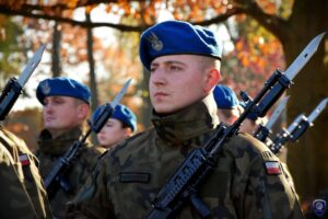 Kolejny krok na drodze do realizacji marzeń - Radio Kielce 25.10.2025. Kielce. Centrum Przygotowań do Misji Zagranicznych w Kielcach. Żołnierze ósmej zmiany turnusu szkoleniowego zasadniczej służby wojskowej złożyli przysięgę / Fot. CPdMZ - Facebook