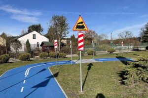 Otwarto pierwsze w gminie Sędziszów misteczko ruchu drogowego - Radio Kielce 30.10.2025. Tarnawa. Miasteczko ruchu drogowego / Fot. Jakub Rożek - Radio Kielce