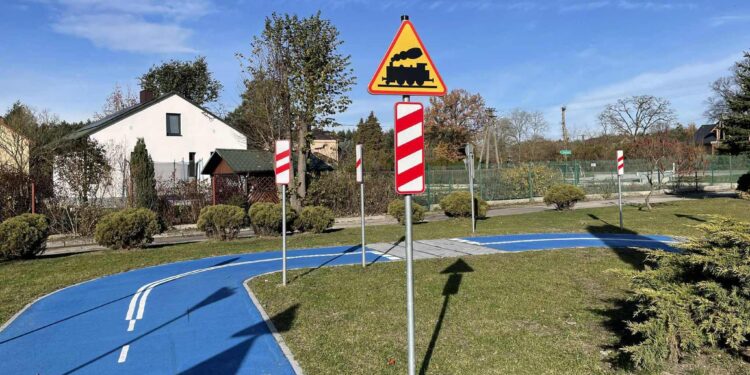 Otwarto pierwsze w gminie Sędziszów miasteczko ruchu drogowego - Radio Kielce 30.10.2025. Tarnawa. Miasteczko ruchu drogowego / Fot. Jakub Rożek - Radio Kielce