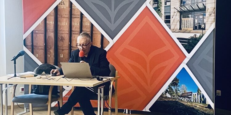 17.10.2025. Kielce. Wojewódzka Biblioteka Publiczna w Kielcach. 20 Dni Lwowa. Na zdjęciu: dr Jan Główka / Fot. Dorota Klusek - Radio Kielce