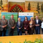 Podpisanie umowy o dofinansowanie projektu pt.: „Rozwój zielono-niebieskiej infrastruktury i retencjonowania wody w Kazimierzy Wielkiej” / źródło: UMiG Kazimierza Wielka