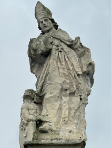 Czy uda się uratować św. Stanisława? - Radio Kielce Skalbmierz. Figura świętego Stanisława / Fot. Marta Gajda-Kruk - Radio Kielce