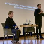 Chmielnickie Centrum Kultury. XIV Spotkania z Kinem o Żydowskich Wątkach im. Andrzeja Koziei w Chmielniku. Dzień drugi. Na zdjęciu (od lewej): Mateusz Trojański – edukator z Domu Anne Frank w Amsterdamie, Jarosław Skulski – filmoznawca / Fot. Dorota Klusek - Radio Kielce