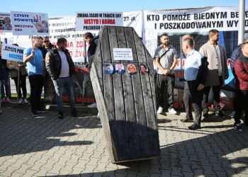 23.10.2025. Kielce. WFOŚiGW. Protest przedsiębiorców / Fot. Wiktor Taszłow - Radio Kielce