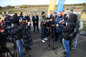 27.10.2025. Kielce. Wizyta na placu budowy drogi ekspresowej S74 / Fot. Wiktor Taszłow - Radio Kielce