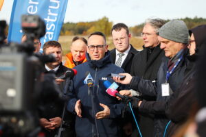 27.10.2025. Kielce. Wizyta na placu budowy drogi ekspresowej S74 / Fot. Wiktor Taszłow - Radio Kielce