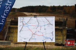 27.10.2025. Kielce. Wizyta na placu budowy drogi ekspresowej S74 / Fot. Wiktor Taszłow - Radio Kielce