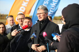 27.10.2025. Kielce. Wizyta na placu budowy drogi ekspresowej S74 / Fot. Wiktor Taszłow - Radio Kielce