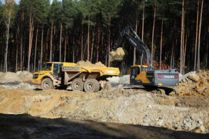 27.10.2025. Kielce. Wizyta na placu budowy drogi ekspresowej S74 / Fot. Wiktor Taszłow - Radio Kielce