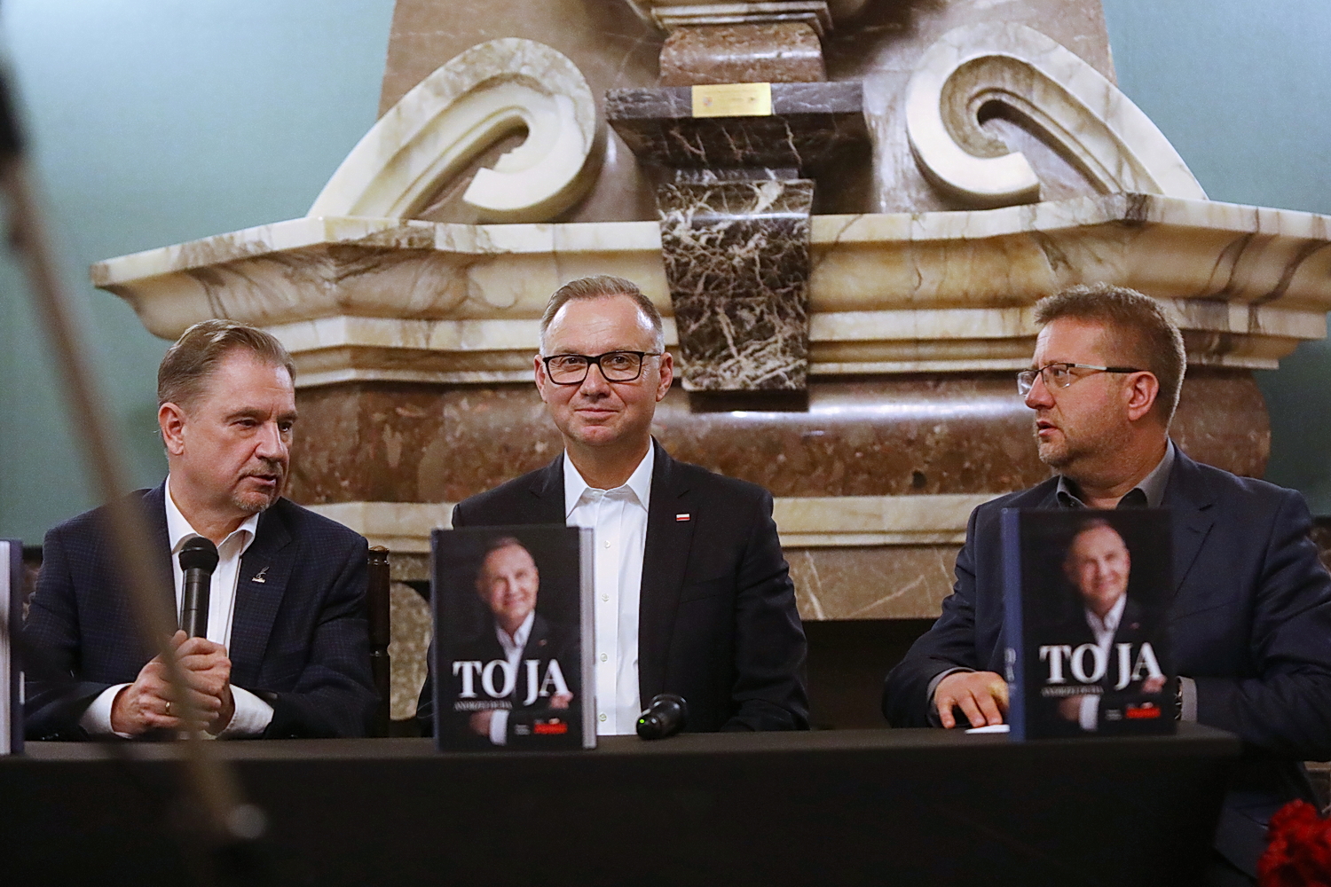 Były prezydent Andrzej Duda promował swoją książkę o sobie