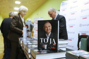 Były prezydent Andrzej Duda promował swoją książkę o sobie - Radio Kielce Były prezydent Andrzej Duda promował swoją książkę o sobie - Radio Kielce