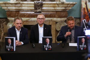 Były prezydent Andrzej Duda promował swoją książkę o sobie - Radio Kielce Były prezydent Andrzej Duda promował swoją książkę o sobie - Radio Kielce