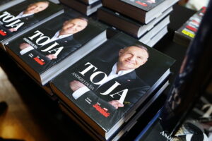 Były prezydent Andrzej Duda promował swoją książkę o sobie - Radio Kielce Były prezydent Andrzej Duda promował swoją książkę o sobie - Radio Kielce