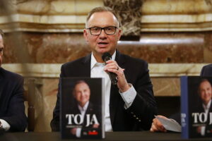 Były prezydent Andrzej Duda promował swoją książkę o sobie - Radio Kielce Były prezydent Andrzej Duda promował swoją książkę o sobie