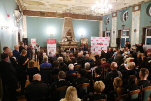 Były prezydent Andrzej Duda promował swoją książkę o sobie - Radio Kielce Były prezydent Andrzej Duda promował swoją książkę o sobie - Radio Kielce