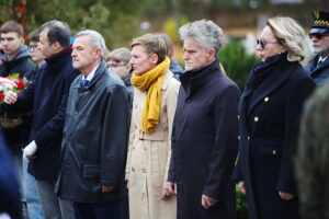 28.10.2025 Kielce. Cmentarz Partyzancki. Obchody upamiętniające 86. rocznicę tragicznej śmierci Prezydenta Stefana Artwińskiego / Fot. Wiktor Taszłow - Radio Kielce