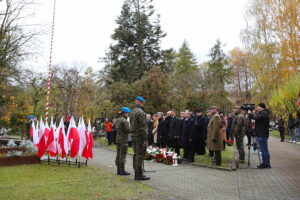 28.10.2025 Kielce. Cmentarz Partyzancki. Obchody upamiętniające 86. rocznicę tragicznej śmierci Prezydenta Stefana Artwińskiego / Fot. Wiktor Taszłow - Radio Kielce