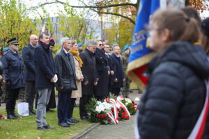 28.10.2025 Kielce. Cmentarz Partyzancki. Obchody upamiętniające 86. rocznicę tragicznej śmierci Prezydenta Stefana Artwińskiego / Fot. Wiktor Taszłow - Radio Kielce