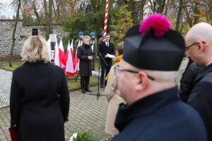 28.10.2025 Kielce. Cmentarz Partyzancki. Obchody upamiętniające 86. rocznicę tragicznej śmierci Prezydenta Stefana Artwińskiego / Fot. Wiktor Taszłow - Radio Kielce