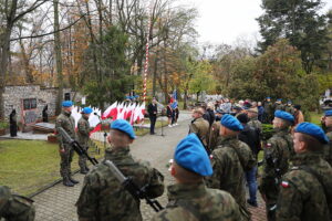 28.10.2025 Kielce. Cmentarz Partyzancki. Obchody upamiętniające 86. rocznicę tragicznej śmierci Prezydenta Stefana Artwińskiego / Fot. Wiktor Taszłow - Radio Kielce