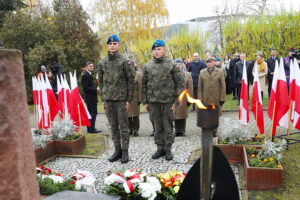 28.10.2025 Kielce. Cmentarz Partyzancki. Obchody upamiętniające 86. rocznicę tragicznej śmierci Prezydenta Stefana Artwińskiego / Fot. Wiktor Taszłow - Radio Kielce