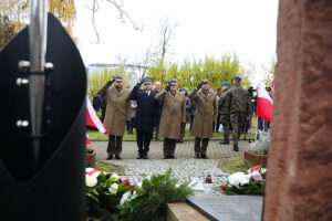 28.10.2025 Kielce. Cmentarz Partyzancki. Obchody upamiętniające 86. rocznicę tragicznej śmierci Prezydenta Stefana Artwińskiego / Fot. Wiktor Taszłow - Radio Kielce